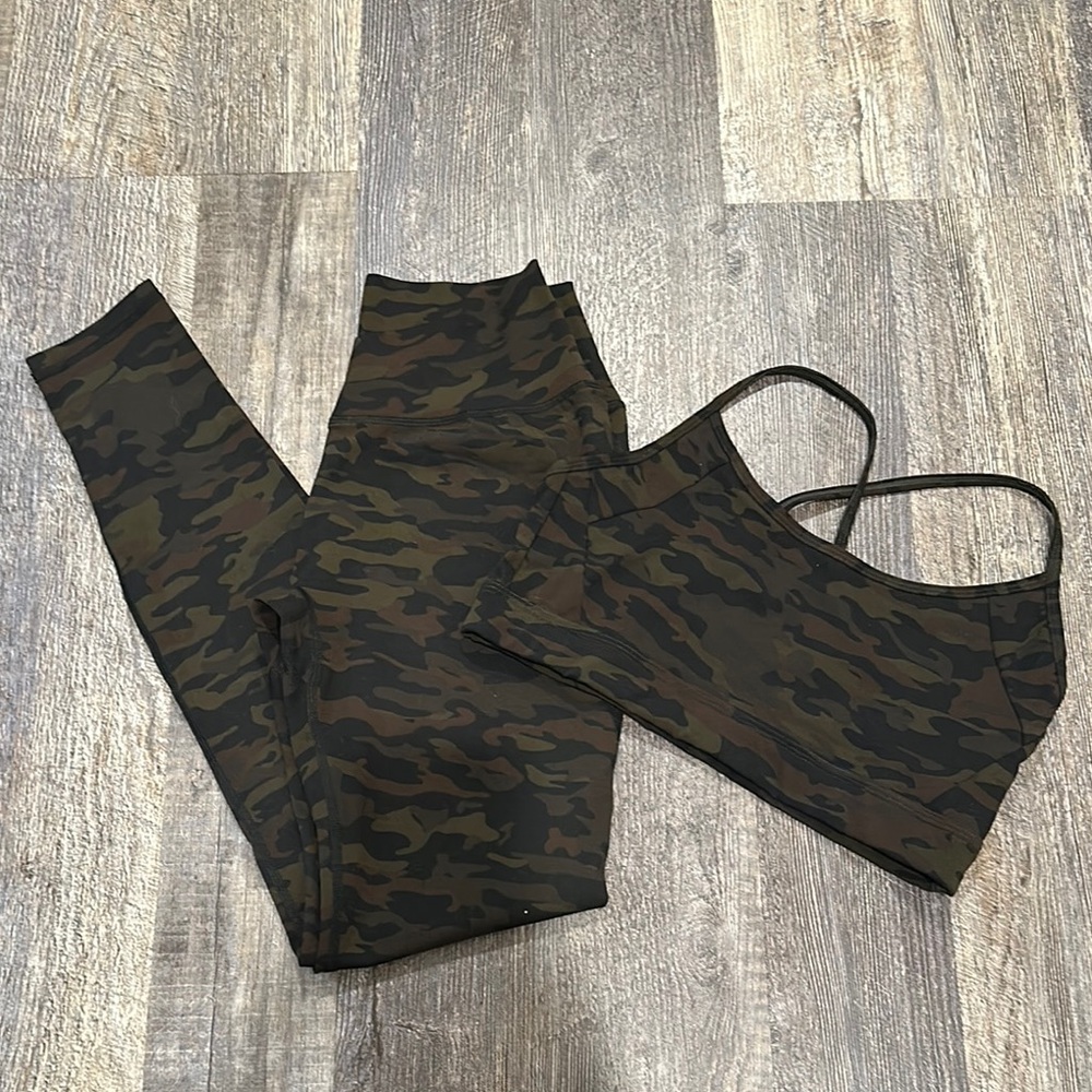 Alphalete Geen Camo Surface Leggings and Sports Bra Set Size Medium